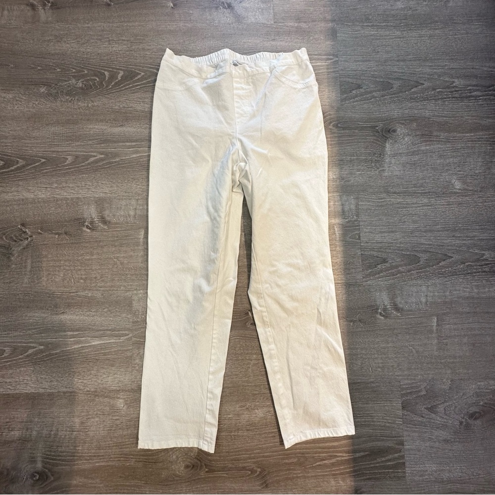 White pants, stretchy